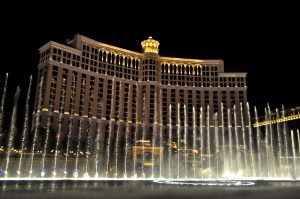 Watching the Bellagio Fountain show from Las Vegas Blvd.